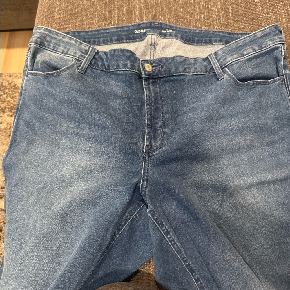 Old Navy Women’s Classic Straight Blue Jeans